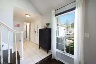 10 Plymouth Ct, Bernards Township, NJ 07920 - Photo 2