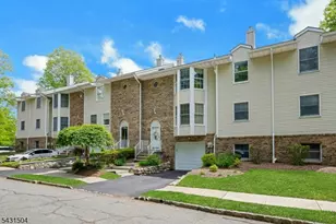 42 Brookstone Cir, Parsippany, NJ 07950 - Photo 2