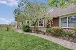 18 Kelburn Ct, Hardyston Township, NJ 07419 - Photo 2