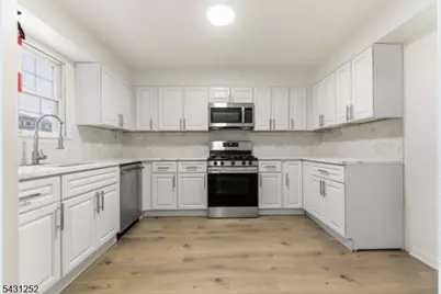 18 E Kinney St, Newark, NJ 07102 - Photo 2