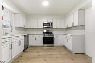 18 E Kinney St, Newark, NJ 07102 - Photo 2