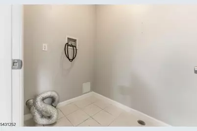 18 E Kinney St, Newark, NJ 07102 - Photo 12