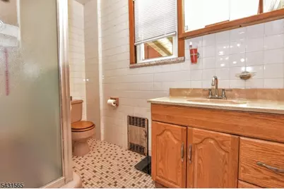 247 Grove St, Lodi, NJ 07644 - Photo 8