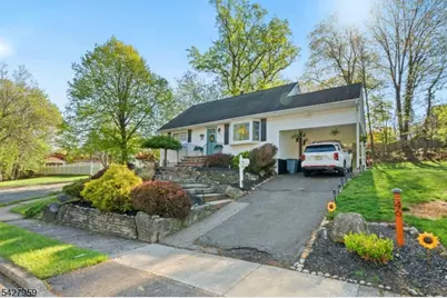 46 Pershing Pl, Woodland Park, NJ 07424 - Photo 1