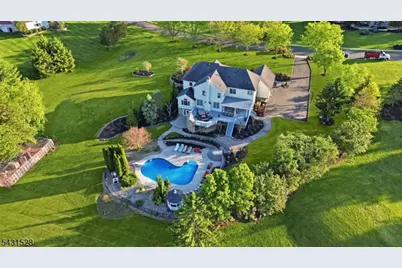 9 Christie Way, Branchburg Township, NJ 08853 - Photo 2