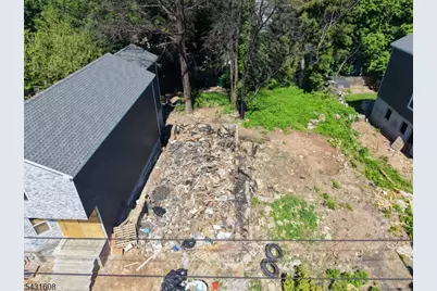 73 Montgomery Ave, Irvington, NJ 07111 - Photo 6