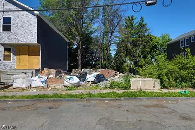 73 Montgomery Ave, Irvington, NJ 07111 - Photo 16