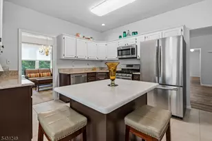 11 Strawberry Hill Rd, Branchburg Township, NJ 08876 - Photo 10