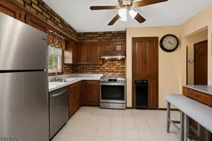 31 Center St, Butler, NJ 07405 - Photo 12