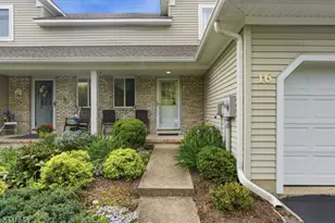 16 Pale Star Ct, Hardyston Township, NJ 07419 - Photo 4