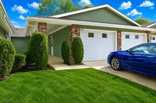 332B Quinton Dr, Monroe Township, NJ 08831 - Photo 2