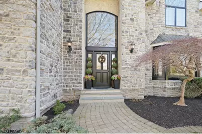 25 Carsdale Ct, Montgomery Township, NJ 08502 - Photo 2