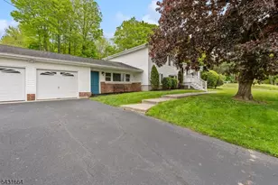 323 Main St, Ogdensburg, NJ 07439 - Photo 2
