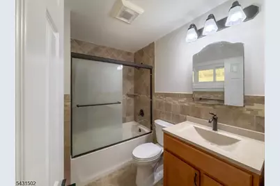 8 Woodland Dr, Washington Township, NJ 07853 - Photo 14