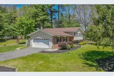8 Woodland Dr, Washington Township, NJ 07853 - Photo 2
