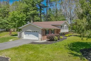 8 Woodland Dr, Washington Township, NJ 07853 - Photo 2