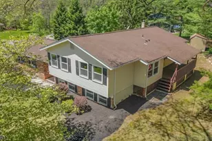 8 Woodland Dr, Washington Township, NJ 07853 - Photo 32