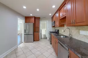 8 Woodland Dr, Washington Township, NJ 07853 - Photo 4