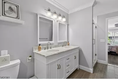 712 Firethorn Dr, Union Township, NJ 07083 - Photo 32