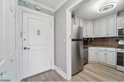 2000 Linwood Ave #4P, Fort Lee, NJ 07024 - Photo 4