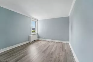 2000 Linwood Ave, Fort Lee, NJ 07024 - Photo 12