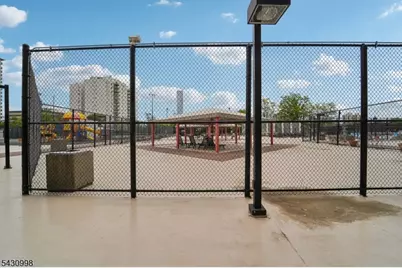 2000 Linwood Ave #4P, Fort Lee, NJ 07024 - Photo 18