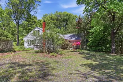 9 Roosevelt Rd, Readington, NJ 08889 - Photo 2