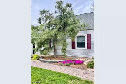 94 Bennington Pkwy, Franklin Township, NJ 08823 - Photo 2