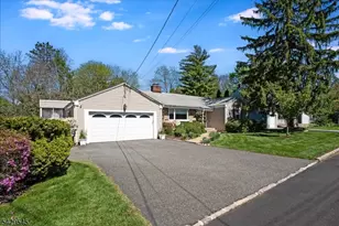 16 Brook Dr N, Morris Plains, NJ 07950 - Photo 2