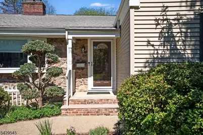 16 Brook Dr North, Morris Plains, NJ 07950 - Photo 4