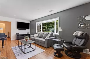 16 Brook Dr N, Morris Plains, NJ 07950 - Photo 6