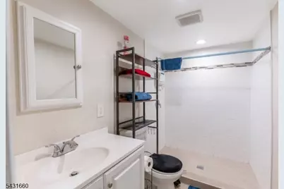 140A Clendenny Ave, Jersey City, NJ 07304 - Photo 18