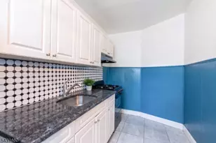 140A Clendenny Ave, Jersey City, NJ 07304 - Photo 4
