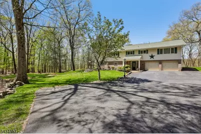 500A Maxim Dr, Hopatcong, NJ 07821 - Photo 2