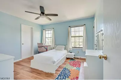 1402 Maplecrest Rd, Edison, NJ 08820 - Photo 30