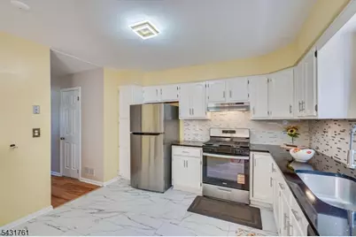 1402 Maplecrest Rd, Edison, NJ 08820 - Photo 20