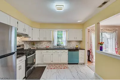 1402 Maplecrest Rd, Edison, NJ 08820 - Photo 22