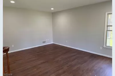 15 Berry Ct, Mount Olive, NJ 07836 - Photo 4