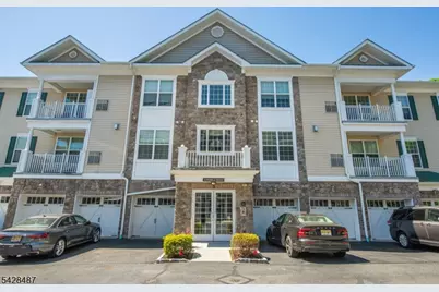 3 Pebble Rd #D1, Woodland Park, NJ 07424 - Photo 2