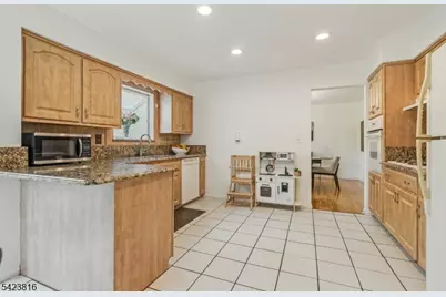 645 Foothill Rd, Bridgewater Twp., NJ 08807 - Photo 12