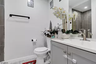 19 Clarion Ln, Newark, NJ 07103 - Photo 20