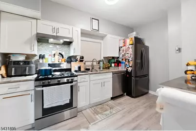 132 Jerome Pl, Bloomfield, NJ 07003 - Photo 4