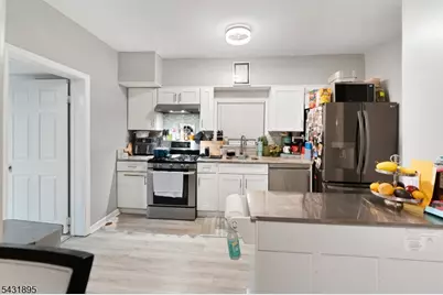 132 Jerome Pl, Bloomfield, NJ 07003 - Photo 6