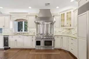 27 Mountainwood Ct, Totowa, NJ 07512 - Photo 16