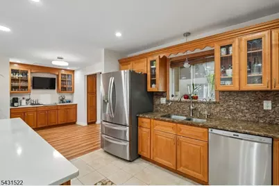 22 Spier Dr, Livingston, NJ 07039 - Photo 8