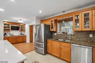 22 Spier Dr, Livingston, NJ 07039 - Photo 8