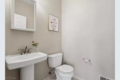 22 Devonshire Dr, Clifton, NJ 07013 - Photo 16