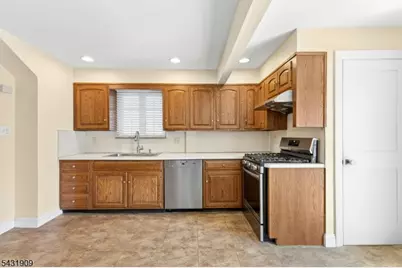110 Oak Ln, Cranford Township, NJ 07016 - Photo 8