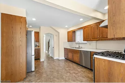 110 Oak Ln, Cranford Township, NJ 07016 - Photo 10
