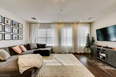 402 Saratoga Ct, Branchburg Township, NJ 08876 - Photo 14